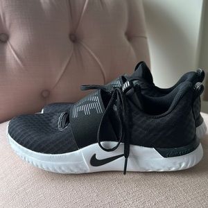 Women’s Nike Renew In-Season athletic Sneaker